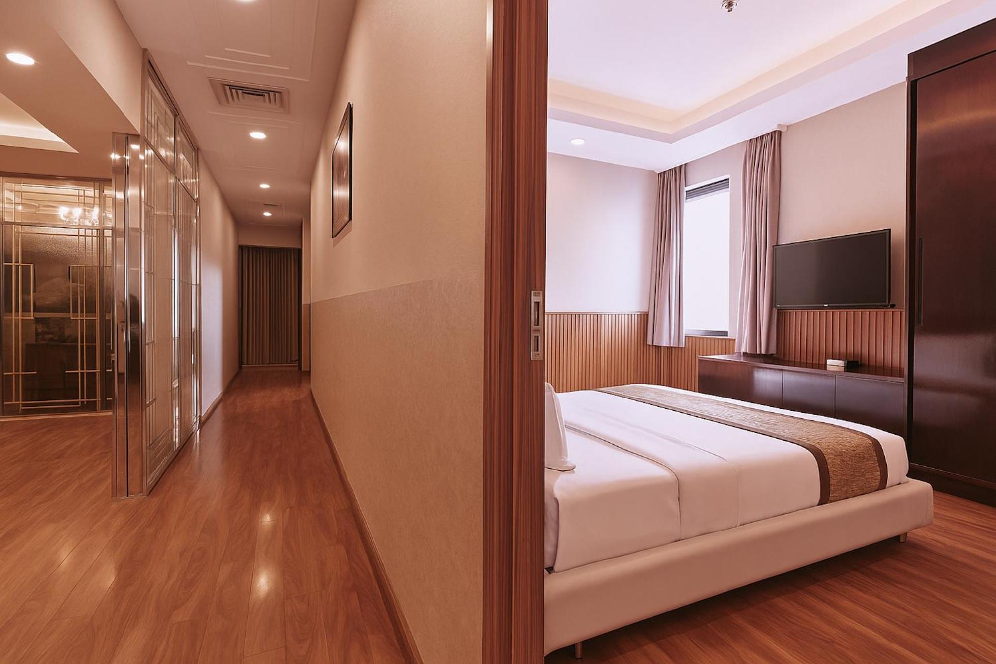 Boutique Mercury 3*